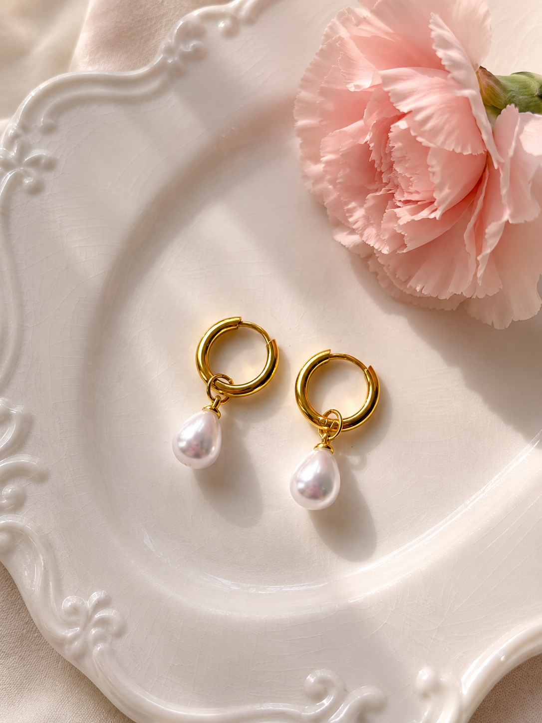Classique Pearl Drop Earrings