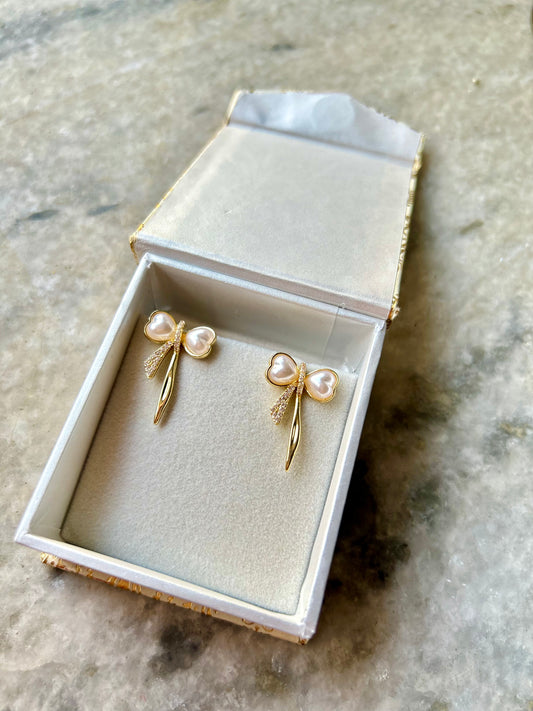 Pearl & Diamond Bow stunners